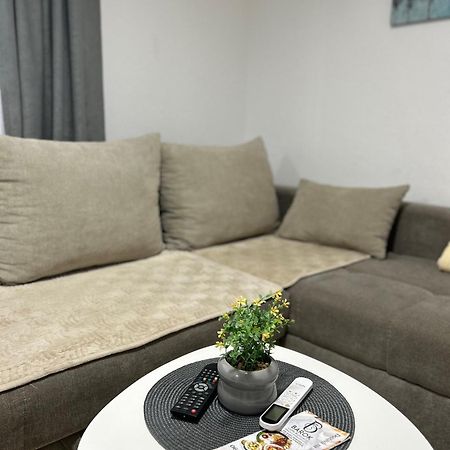 Apartmani Star ทูซลา ภายนอก รูปภาพ