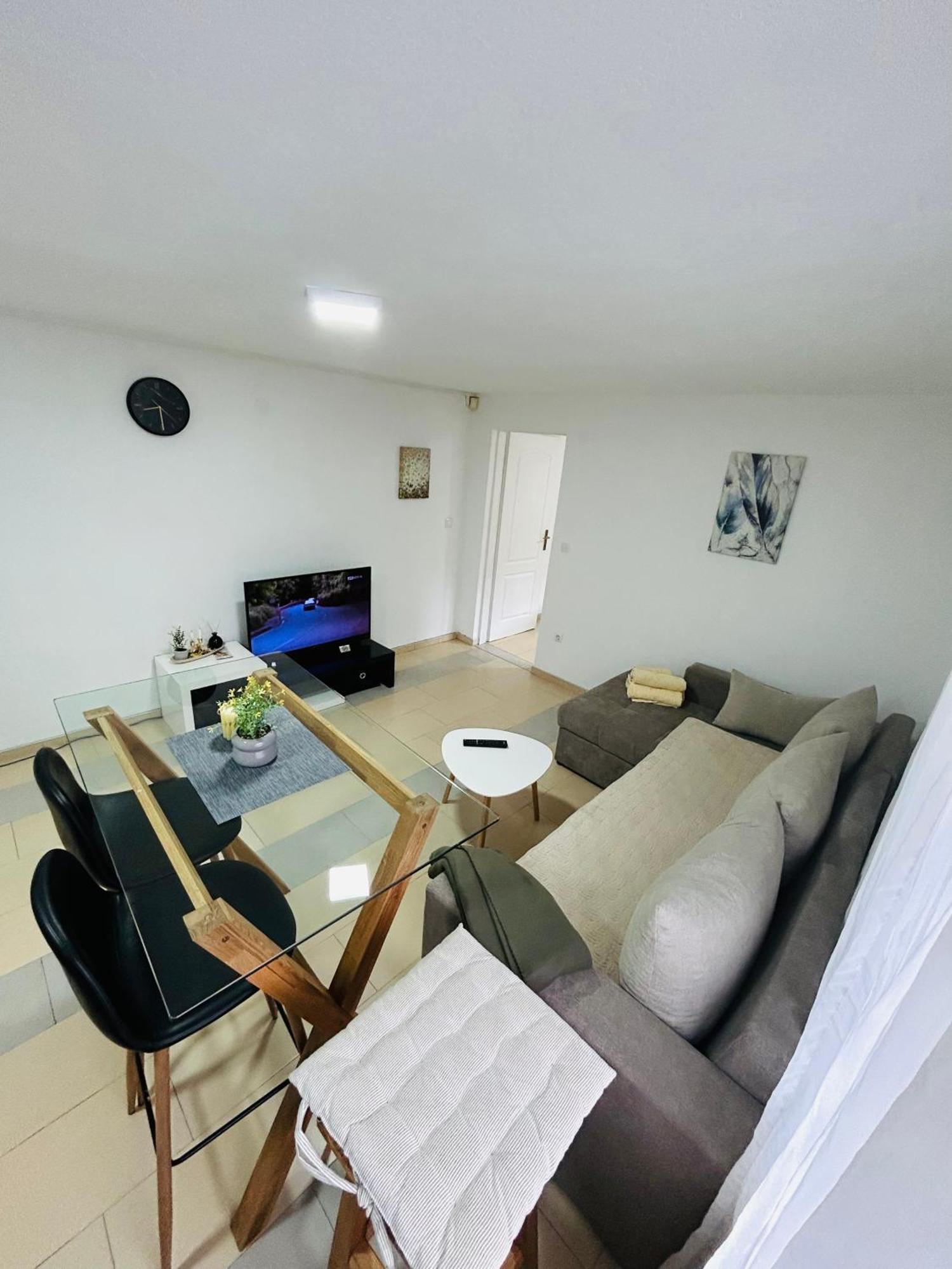 Apartmani Star ทูซลา ภายนอก รูปภาพ